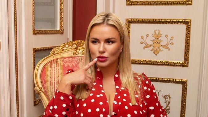 Певица Семенович опровергла, что ее новый возлюбленный – изверг